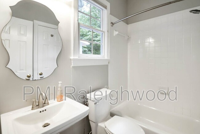 Building Photo - 301 Perry Creek Dr
