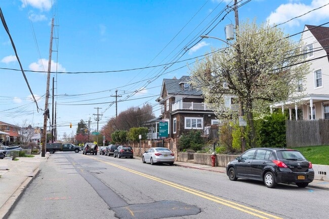 Building Photo - 312 Garfield Ave