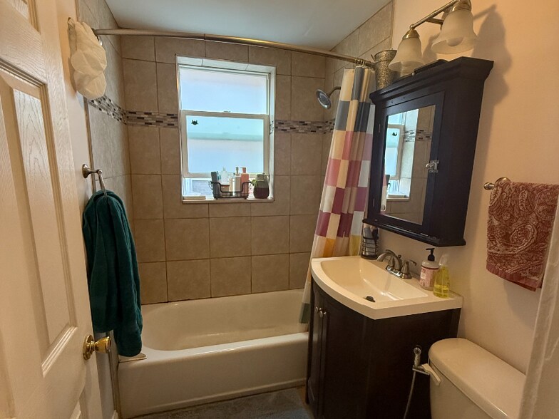 Building Photo - 5225 Bancroft Ave