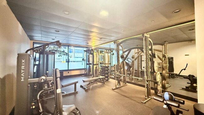 Building Photo - Bright 1BR/1BA w/ City Views, Amenities and just Steps to Embarcadero -AMSI