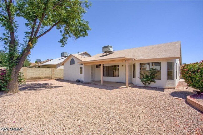 Building Photo - 4516 W Behrend Dr