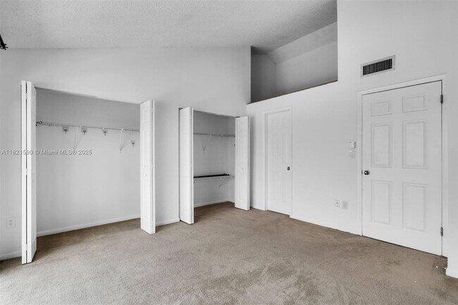 Building Photo - 10202 SW 77th Ct