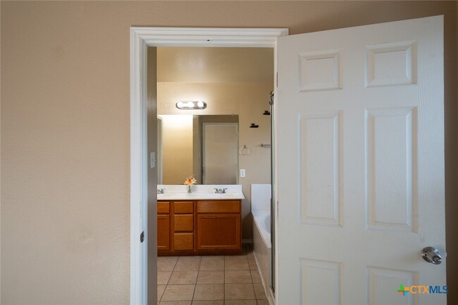 Building Photo - 5515 Lions Gate Ln