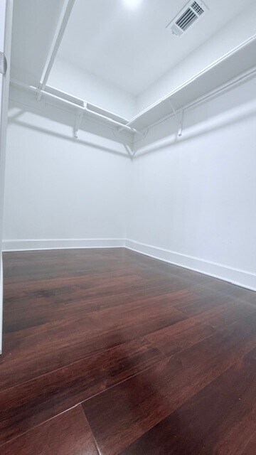 Building Photo - 9707 Richmond Ave.