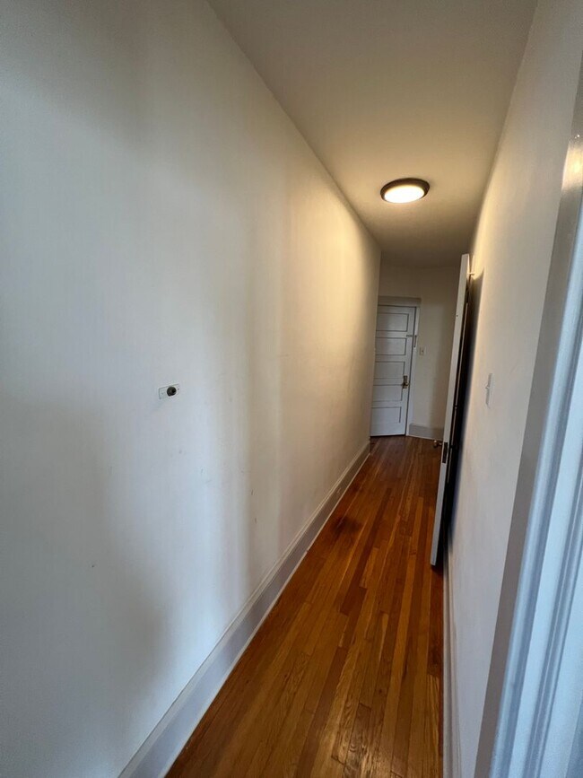 Building Photo - 714 Columbia Ave