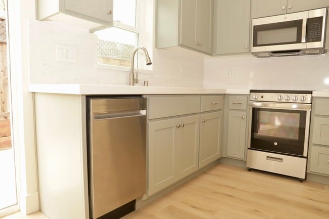 Building Photo - New Willow Glen Dream Back Cottage