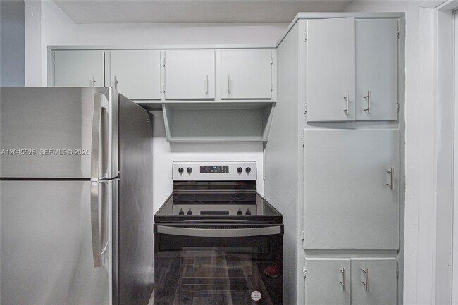Building Photo - 6565 Santona St