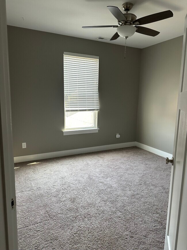 Building Photo - 2222 Shenandoah Ave