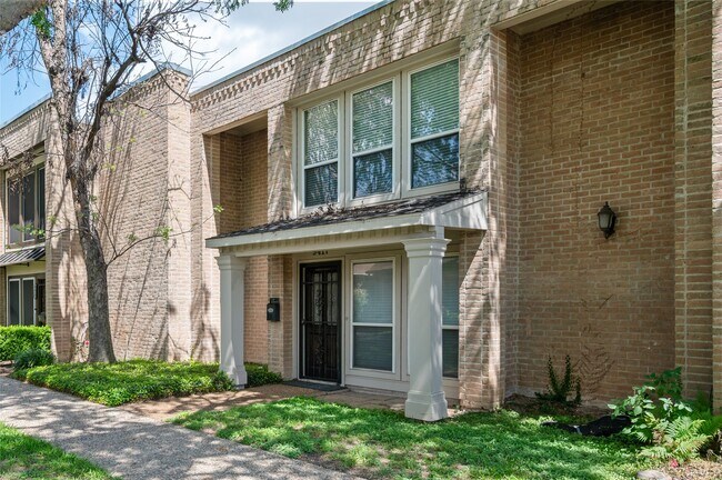 Building Photo - 9417 Bassoon Dr