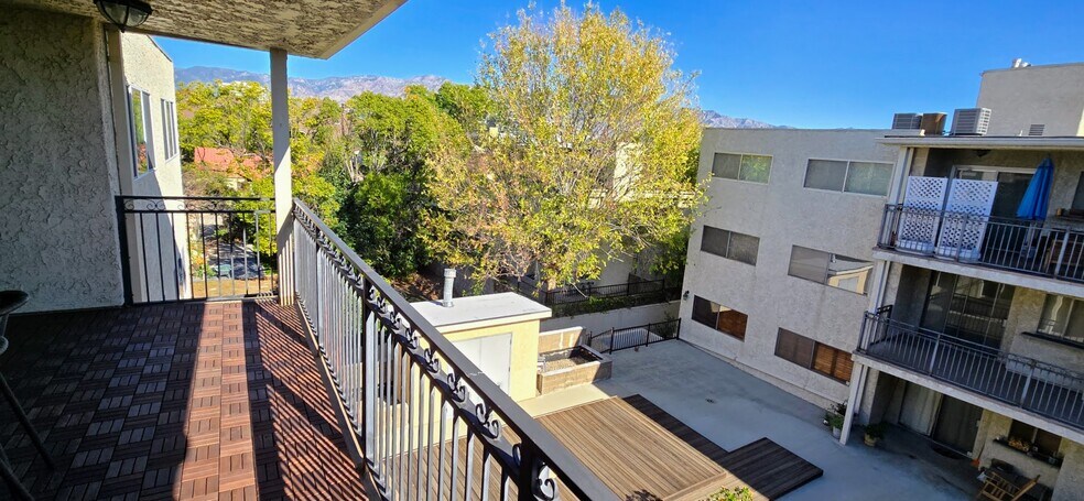 Building Photo - 277 Pleasant St