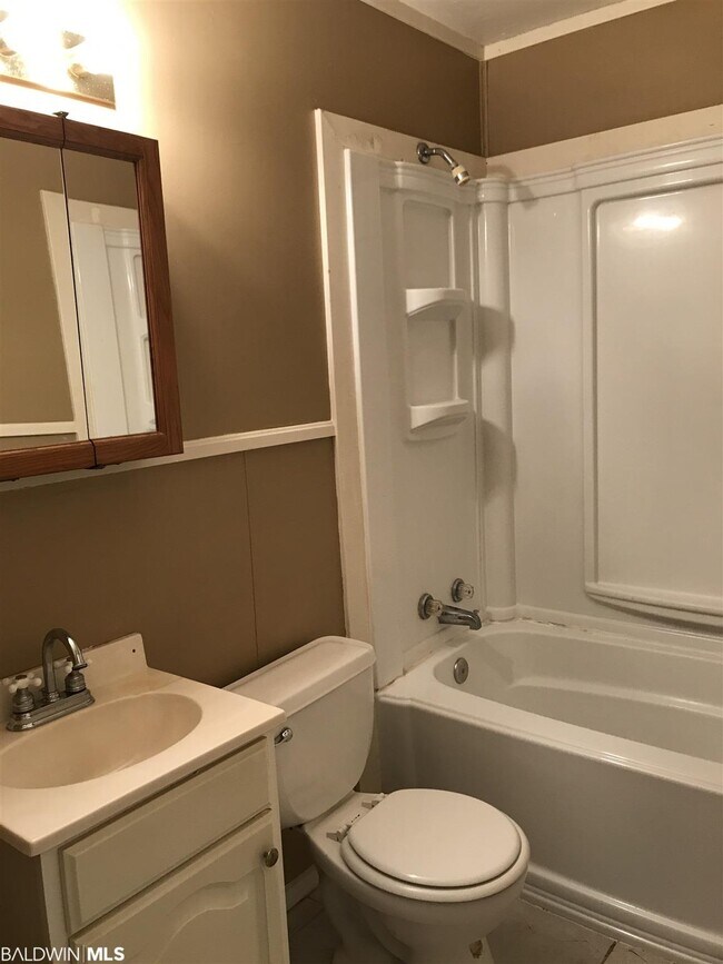 Building Photo - 523 Stimpson Ave