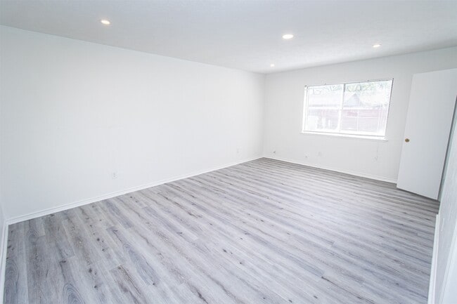 Building Photo - 14010 Meyersville Dr