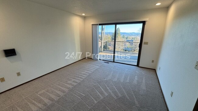 Building Photo - 3 BD I 3.5 BA Home - Separate Living Areas