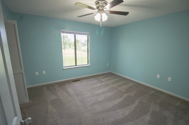 Building Photo - 251 Knight Dr