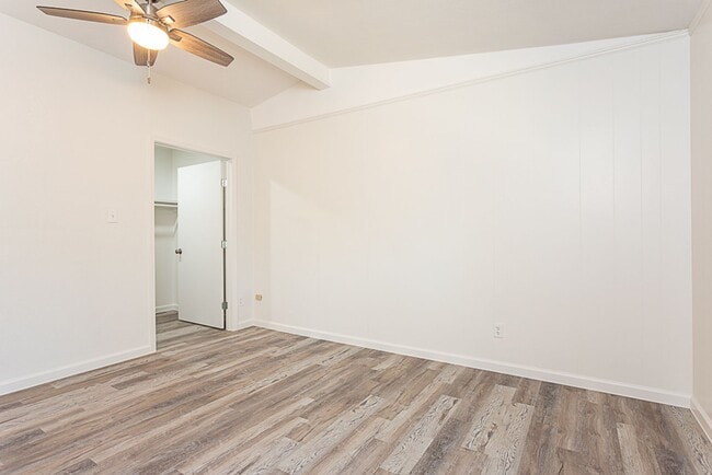 Building Photo - Charming 2/BR 1BA Home with Private Fenced...