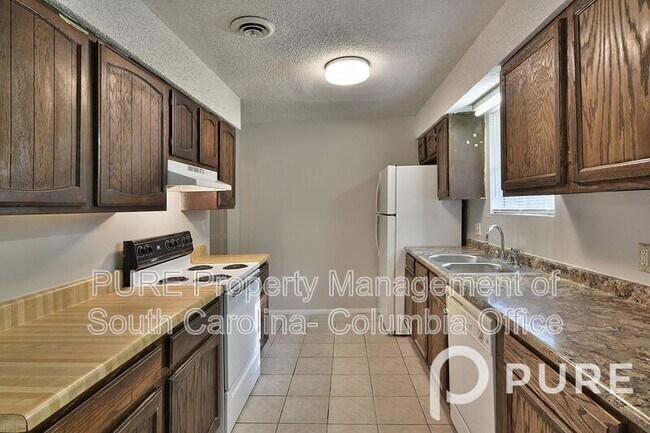 Building Photo - 2915 Chatsworth Rd