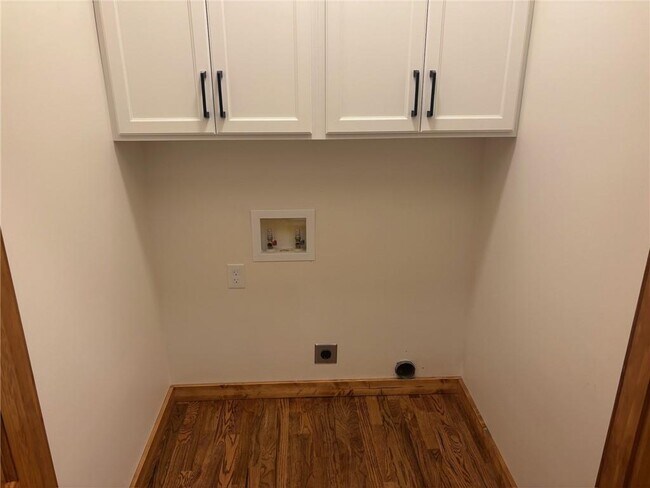Building Photo - 4553 Buckhorn Cir