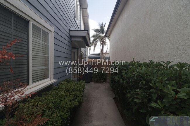 Building Photo - 3 Bedroom 3 Bathroom 2 story home in Ramona!