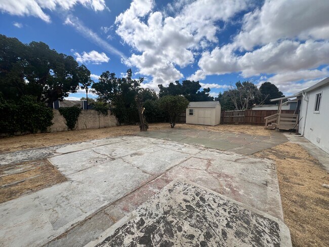 Building Photo - 215 Odessa Ave