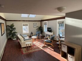 Building Photo - 67 Warren St