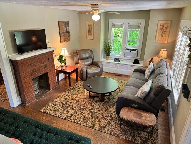 Building Photo - 101 Temple St