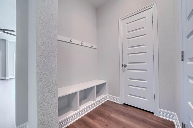 Building Photo - 133 White Steppe Way