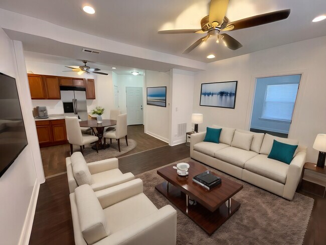 Building Photo - 1635 W 57th St