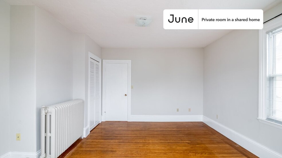 Building Photo - Private bedroom in 3 bed/1 bath Home