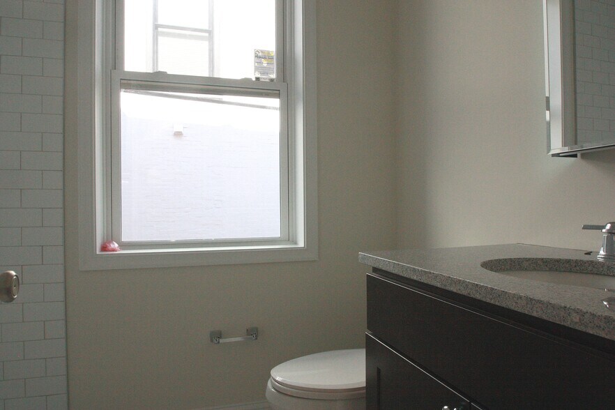 Building Photo - 515 Fitzwater St