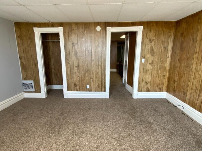 Building Photo - 25 W 4th St