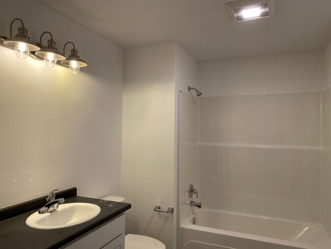 Interior Photo - Annie's Studio's