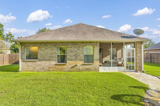 Building Photo - 526 Camellia Ct