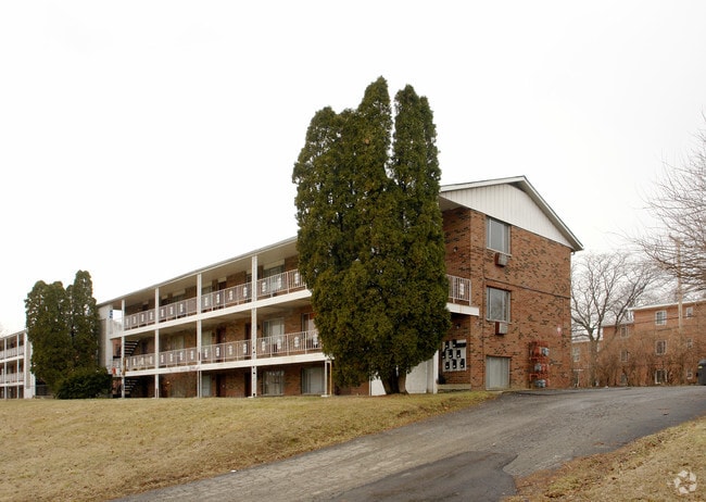Primary Photo - 675 Kingsford Rd