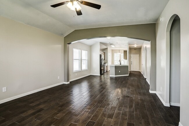 Building Photo - 407 Annatto Ln