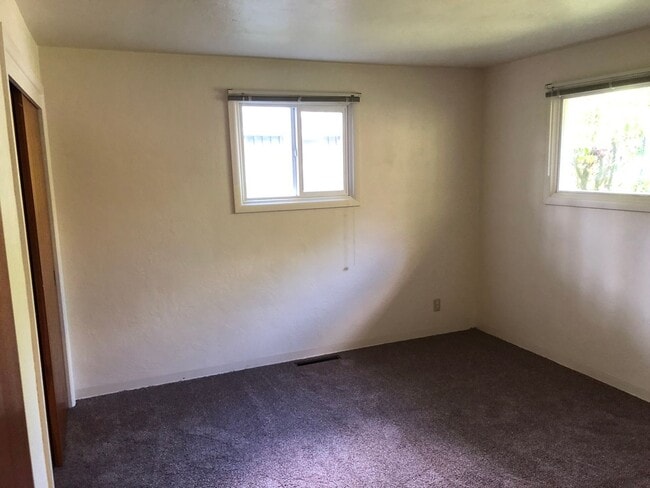 Building Photo - Charming 2 or 3 bedroom, 1 bath home in Great Location!