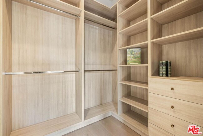 Building Photo - 14273 Greenleaf St