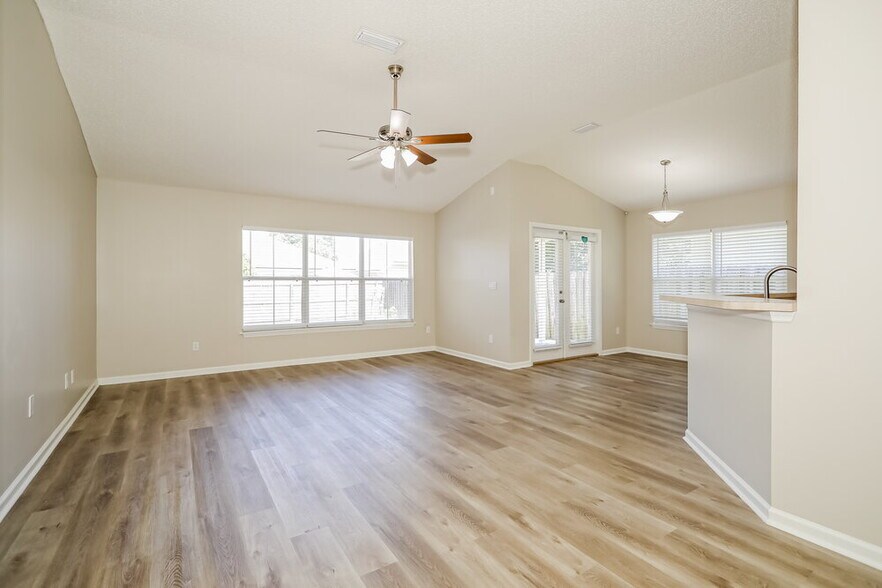 Building Photo - 8211 Stelling Dr