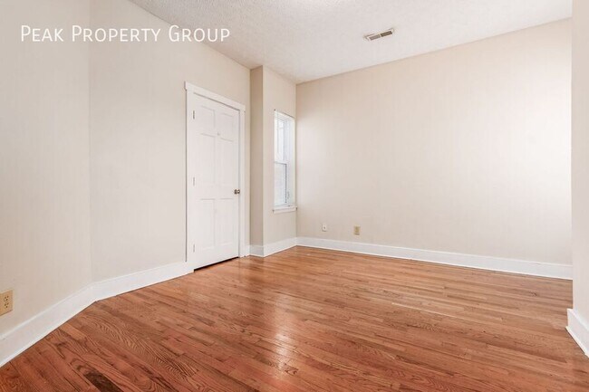 Building Photo - 1369-1371 Summit Street-1371 Summit Street