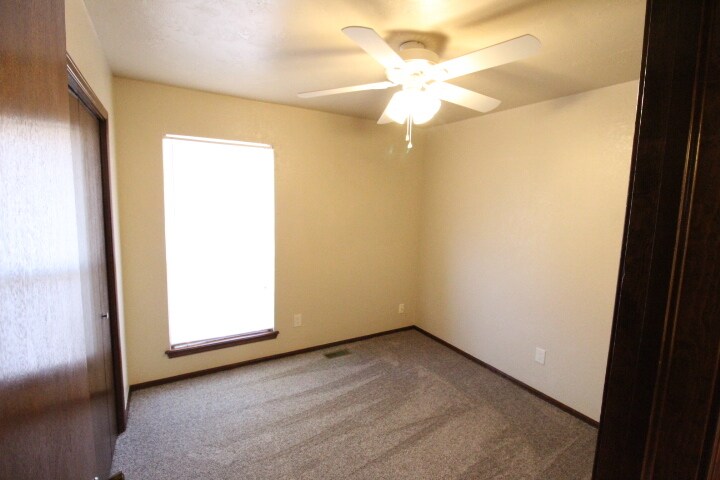 Building Photo - 1136 W Johnathan Way