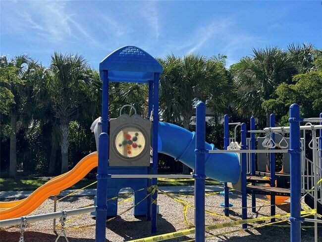 Building Photo - 124 Soliera St