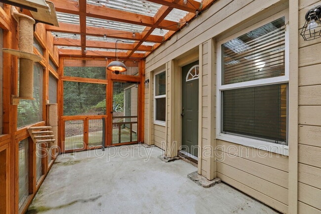 Building Photo - 245 Blue Ridge Dr