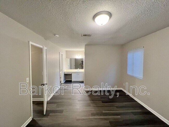Building Photo - 203-2B E. Ransom Street