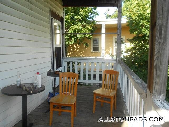 Building Photo - 86 Easton St