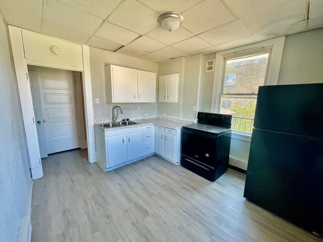 Building Photo - 810 Amity St