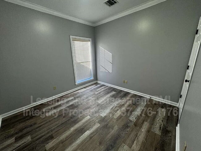 Building Photo - 201 Pavilion St