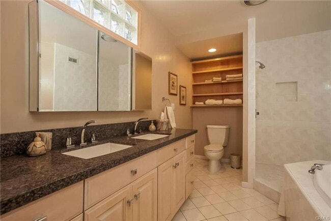 Building Photo - Charming 3-Bedroom Woodland Hills Home wit...