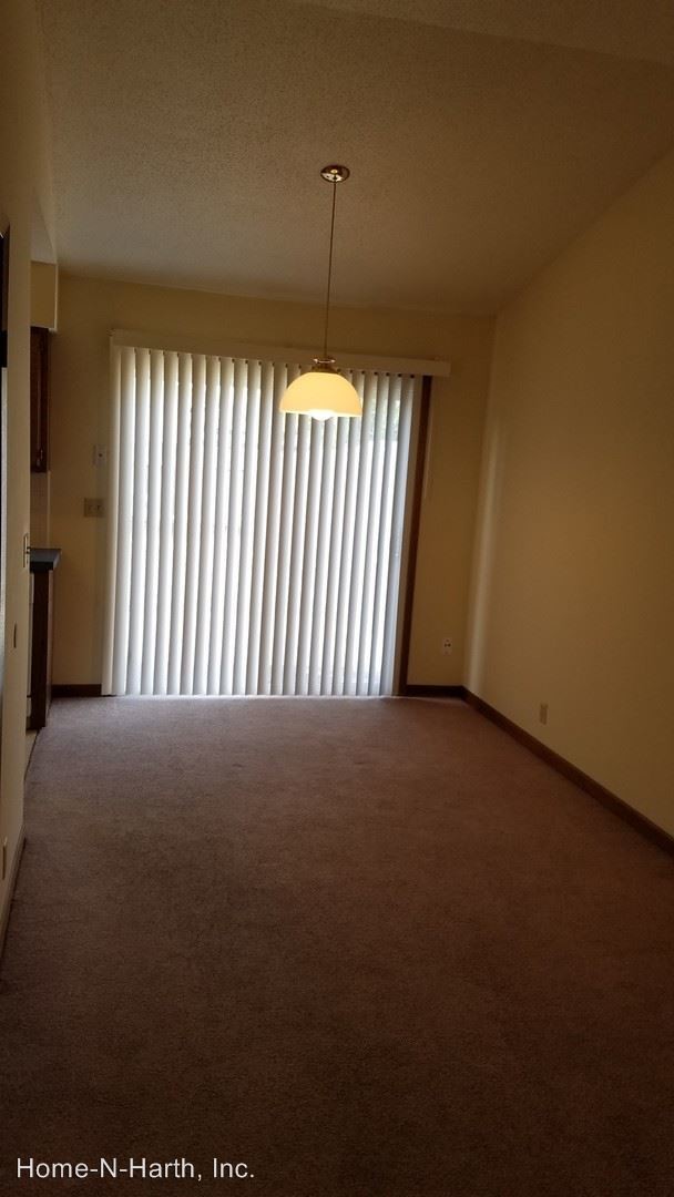 Building Photo - 3266-3268 N Longfellow Ct