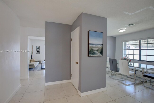 Building Photo - 418 SE 4th St