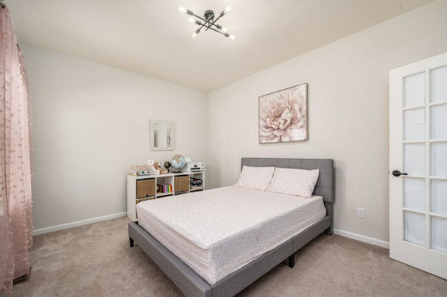 Building Photo - 968 Blackmore Dr