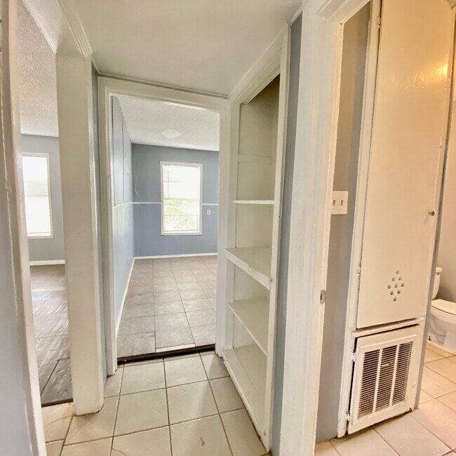 Building Photo - 2814 Grinnell St